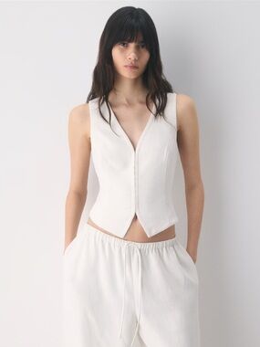 Aritzia Attire Vest — White